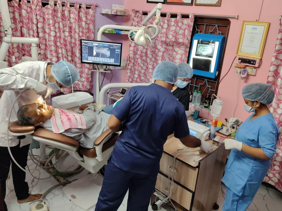 Dr. Chakraborty's Dental Clinic — Photo 1