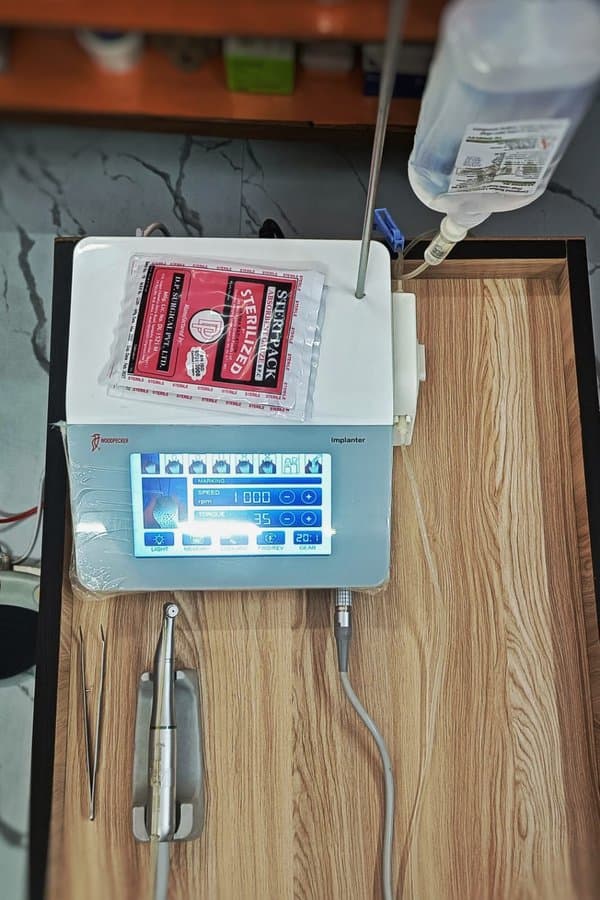 Physiodispenser for dental implant